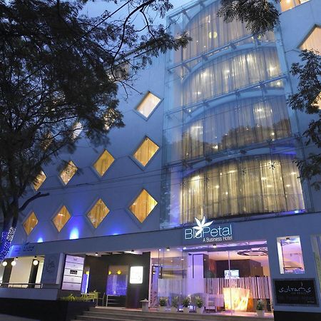 העיר בנגלור Blu Petal - A Business Hotel מראה חיצוני תמונה