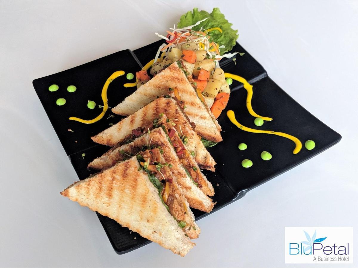 העיר בנגלור Blu Petal - A Business Hotel מראה חיצוני תמונה