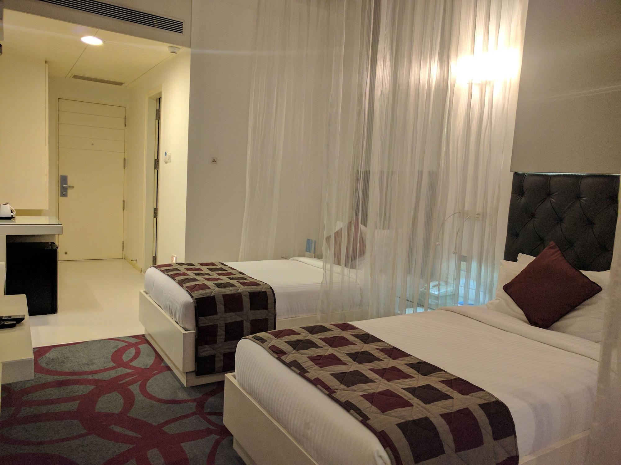 העיר בנגלור Blu Petal - A Business Hotel מראה חיצוני תמונה