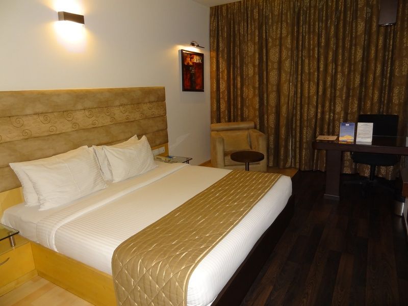 העיר בנגלור Blu Petal - A Business Hotel מראה חיצוני תמונה