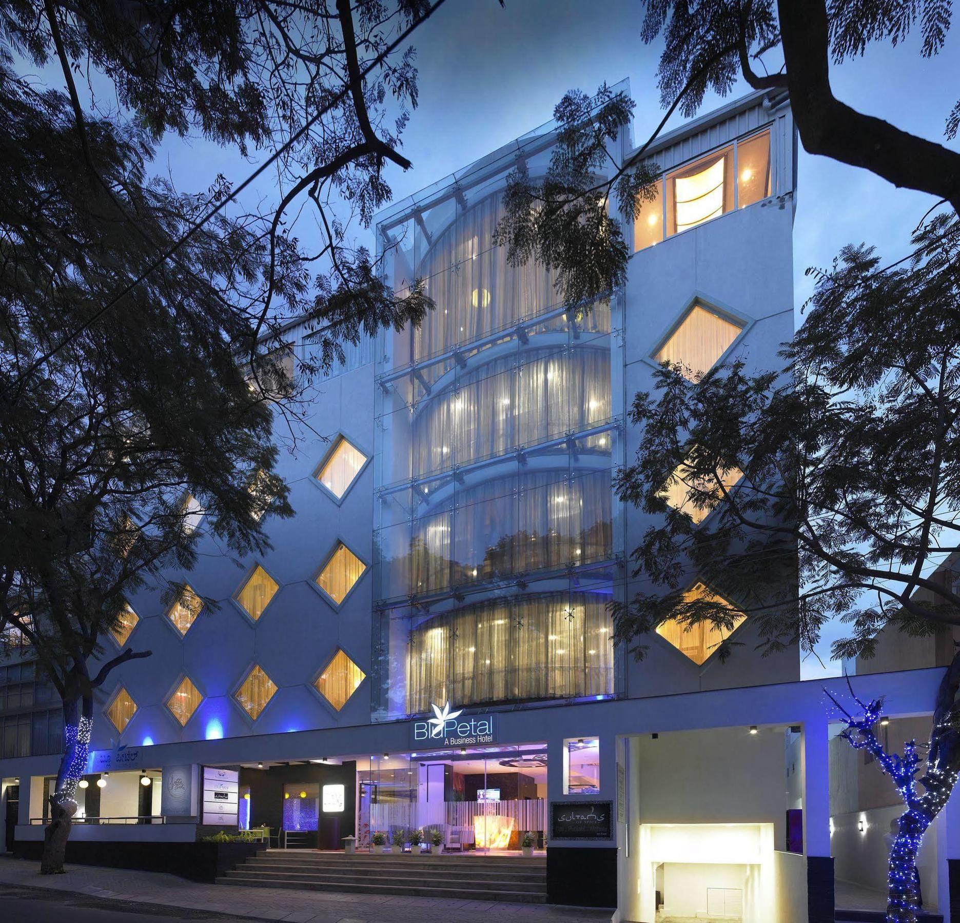 העיר בנגלור Blu Petal - A Business Hotel מראה חיצוני תמונה