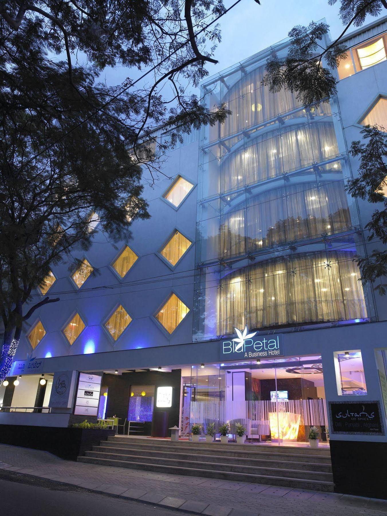 העיר בנגלור Blu Petal - A Business Hotel מראה חיצוני תמונה