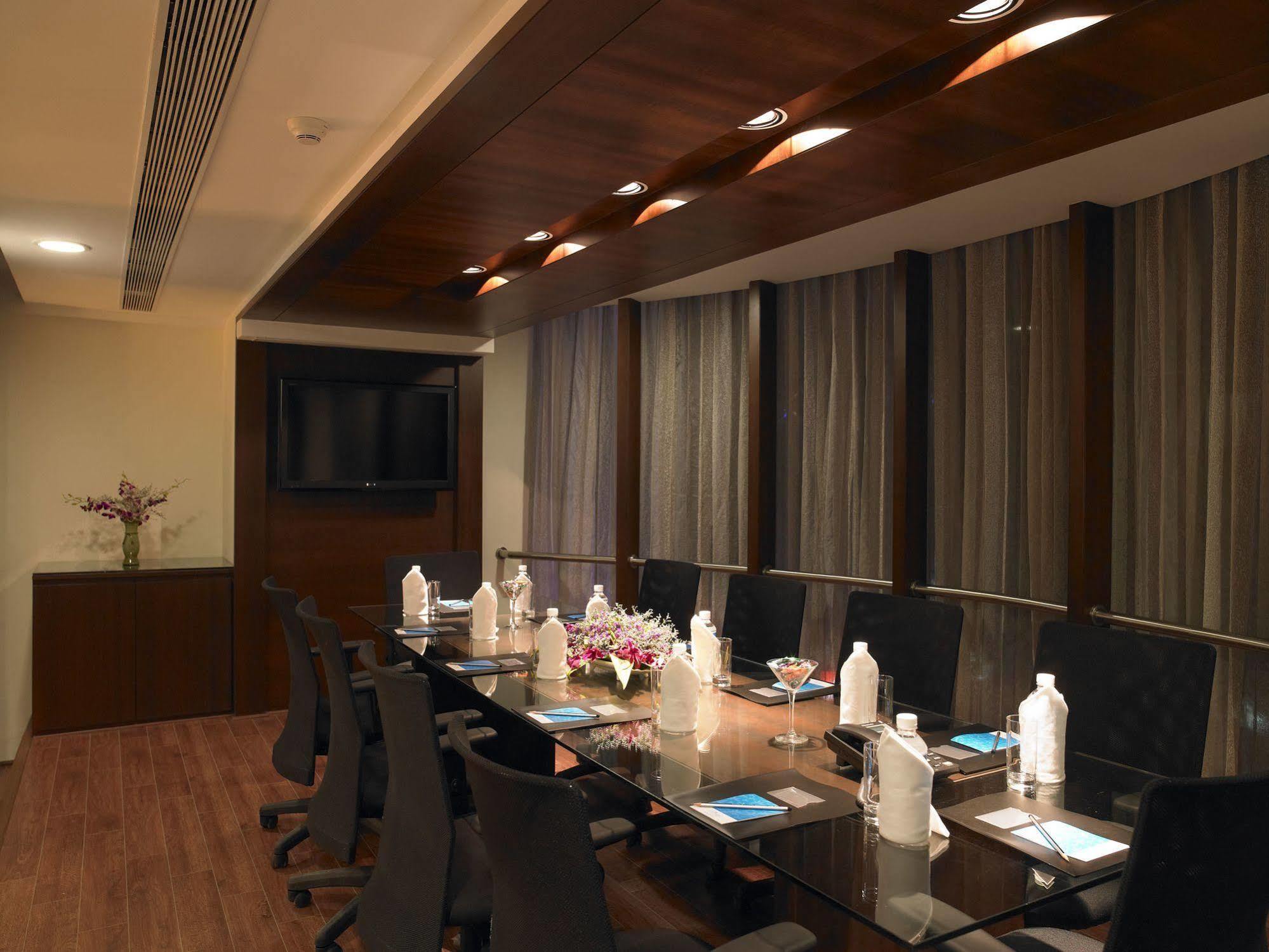 העיר בנגלור Blu Petal - A Business Hotel מראה חיצוני תמונה