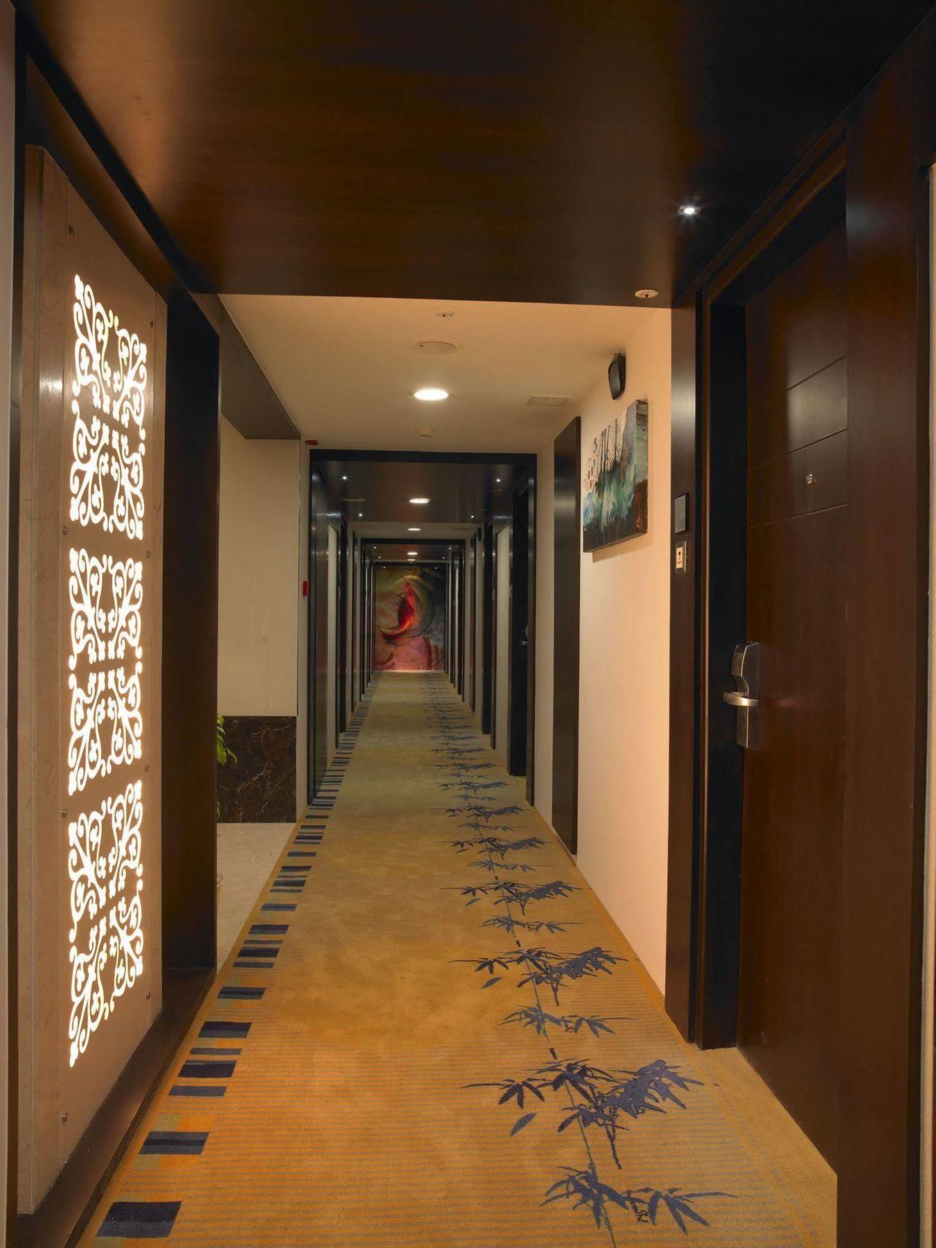 העיר בנגלור Blu Petal - A Business Hotel מראה חיצוני תמונה