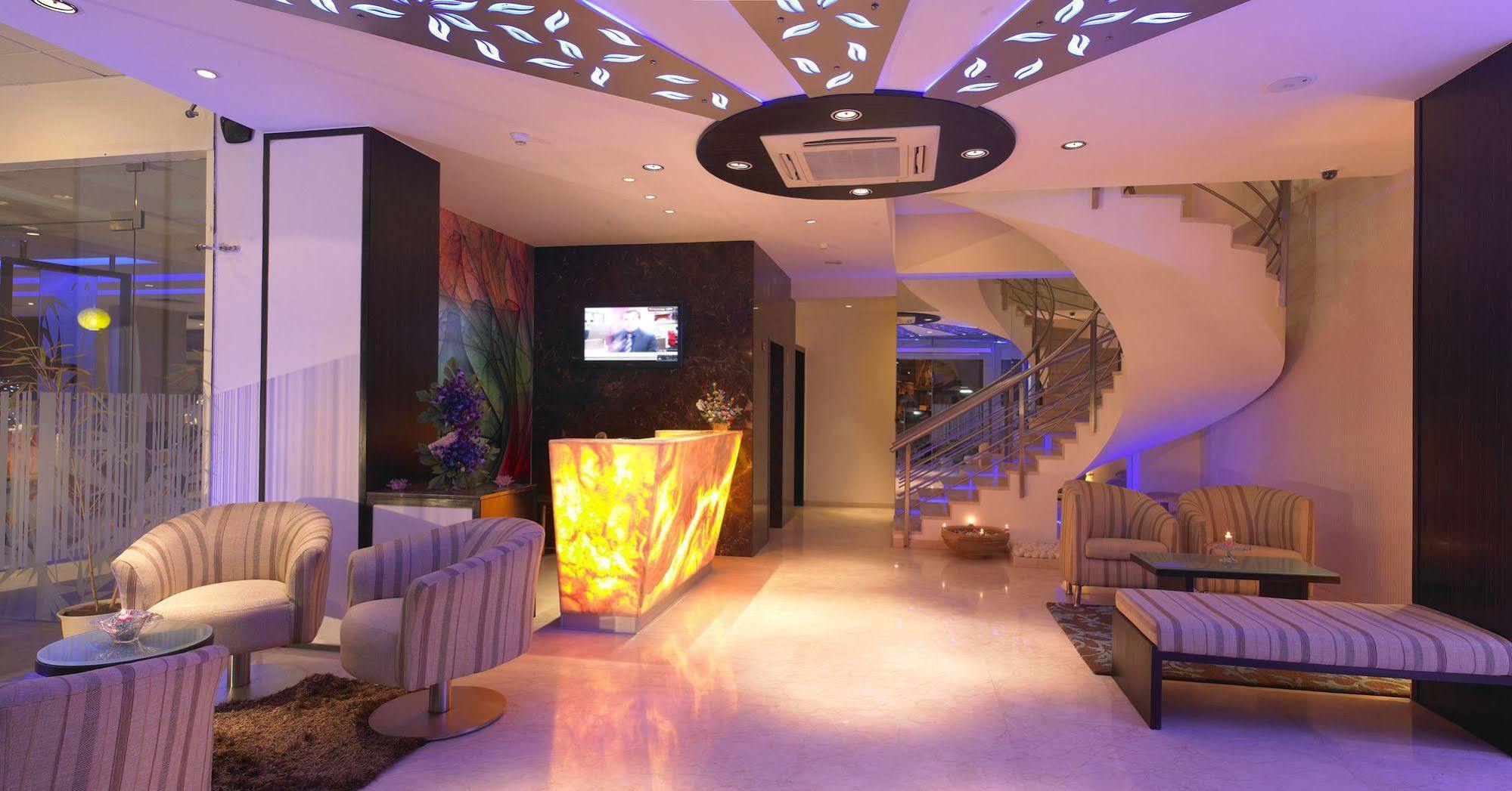 העיר בנגלור Blu Petal - A Business Hotel מראה חיצוני תמונה